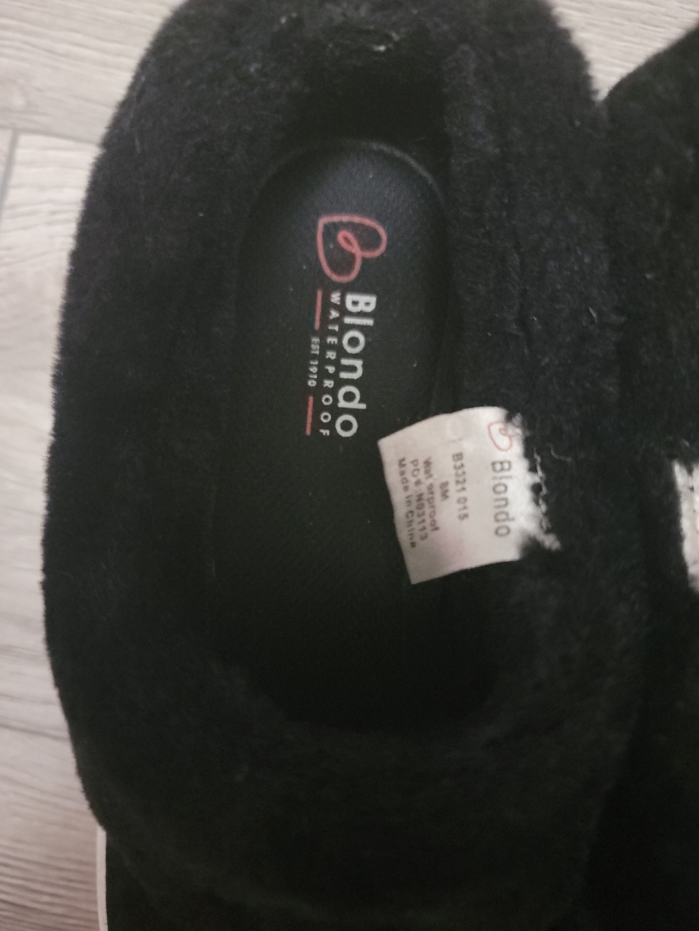 Blondo Suri Waterproof Suede Slip-On Sneaker Faux-Fur Lining Black Womens 8M EUC - Picture 3 of 9